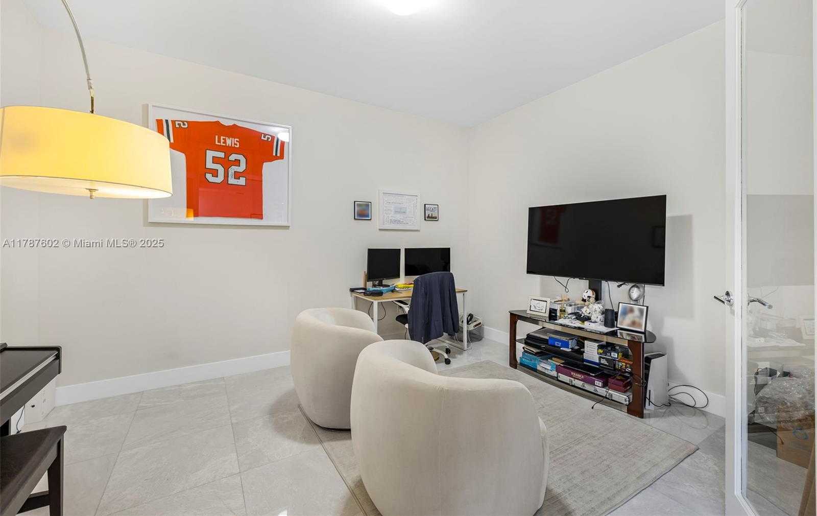 Small Image of 718 VALENCIA AVE #206, Coral Gables Number 28