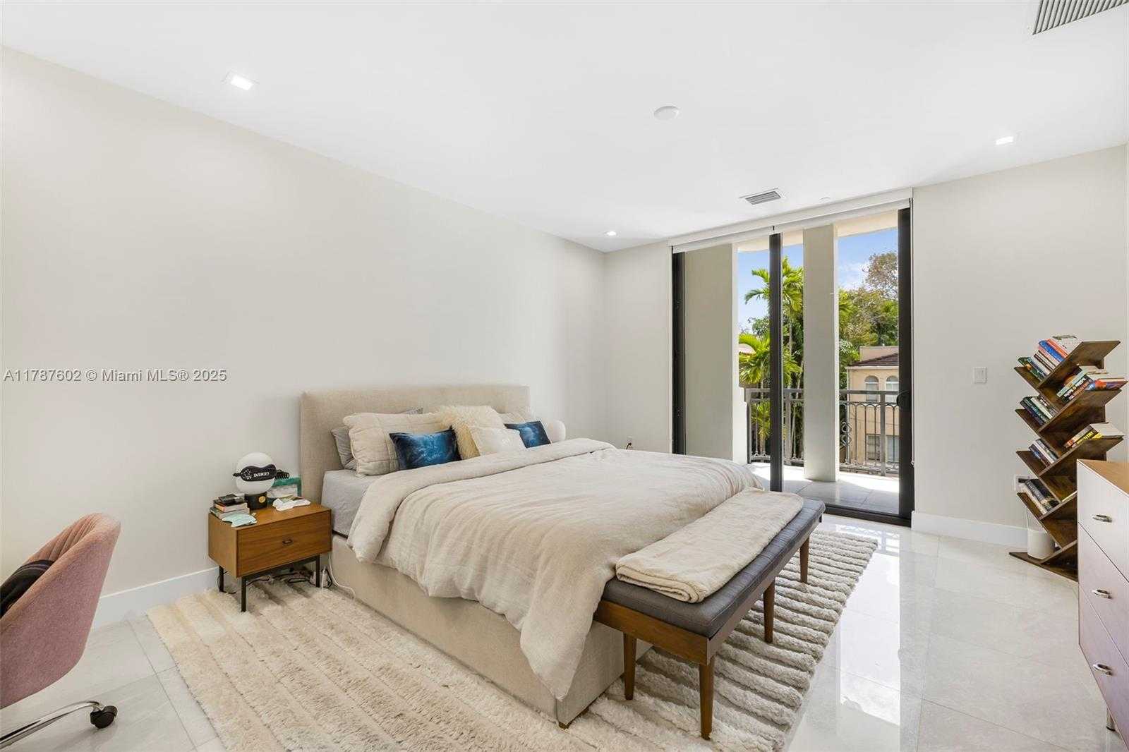 Small Image of 718 VALENCIA AVE #206, Coral Gables Number 35