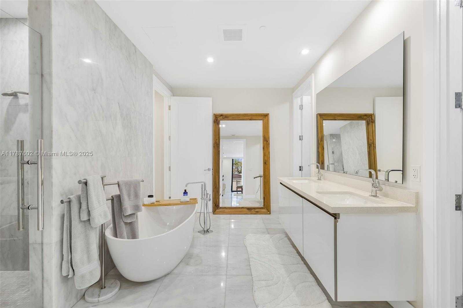 Small Image of 718 VALENCIA AVE #206, Coral Gables Number 38