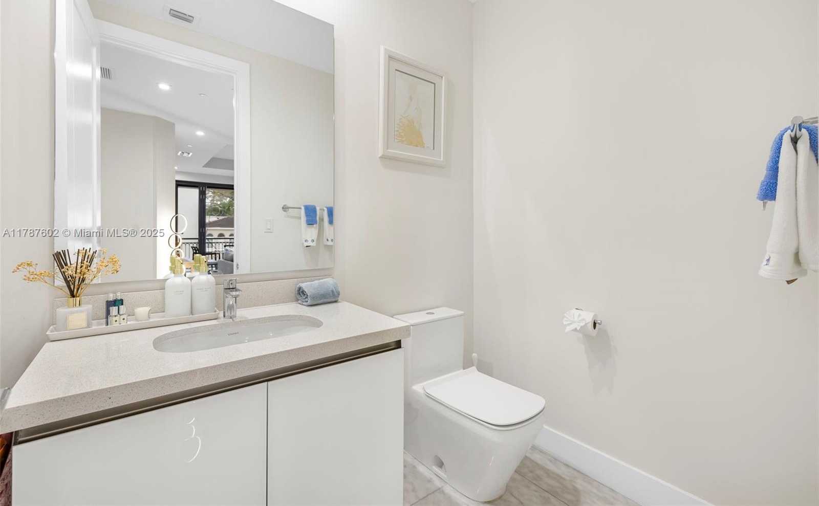 Small Image of 718 VALENCIA AVE #206, Coral Gables Number 4