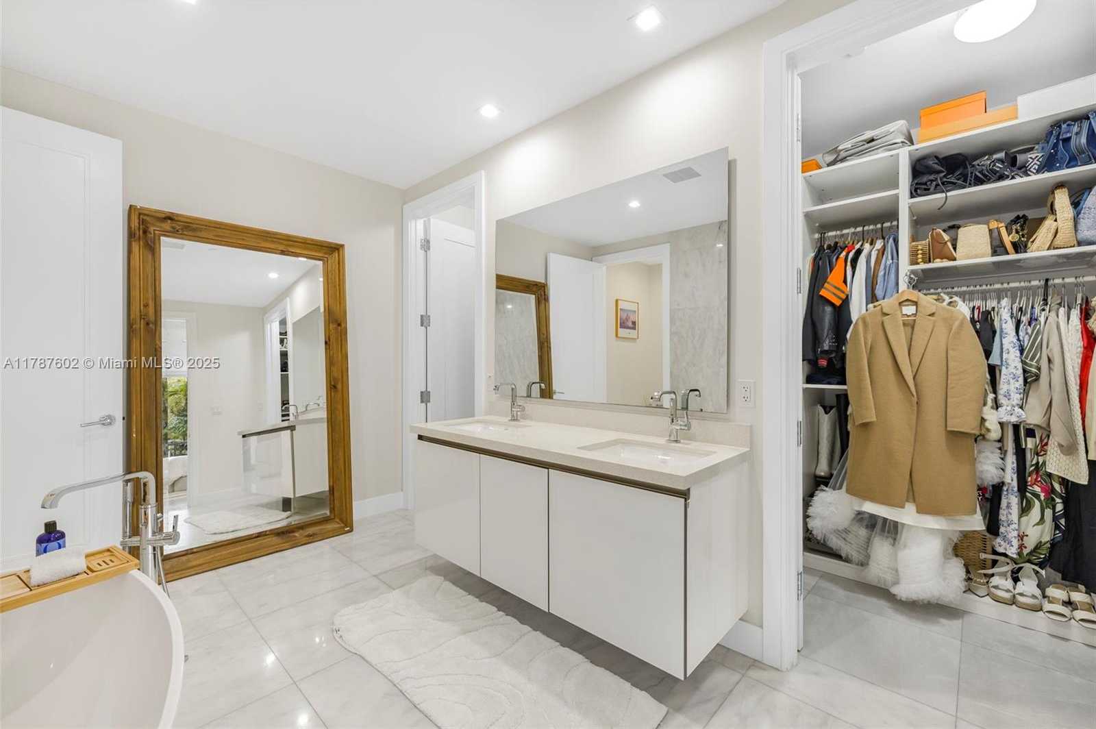 Small Image of 718 VALENCIA AVE #206, Coral Gables Number 40