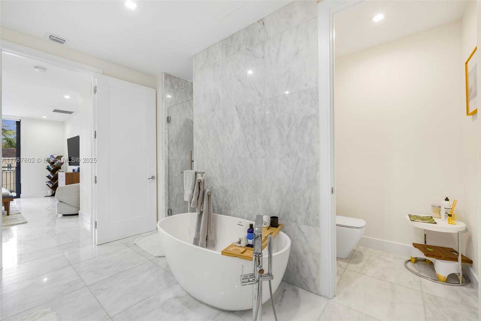 Small Image of 718 VALENCIA AVE #206, Coral Gables Number 42