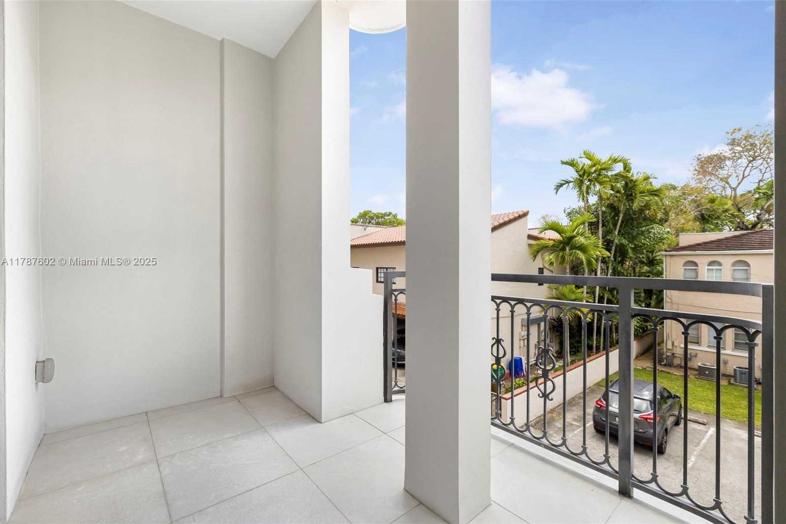 Small Image of 718 VALENCIA AVE #206, Coral Gables Number 45