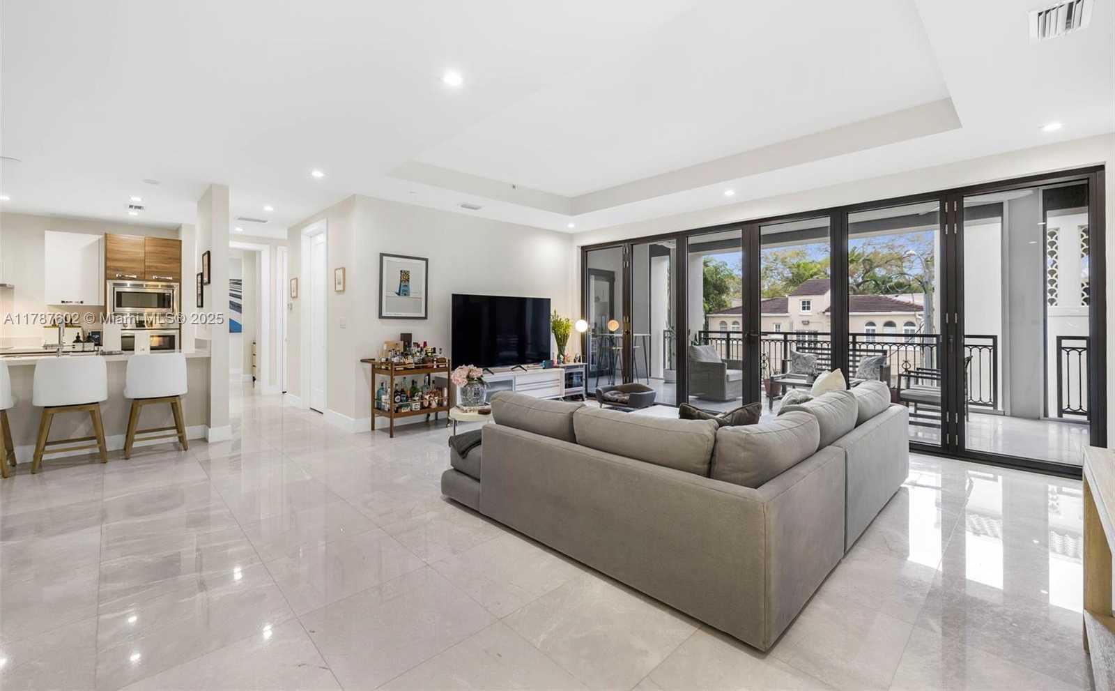Small Image of 718 VALENCIA AVE #206, Coral Gables Number 5