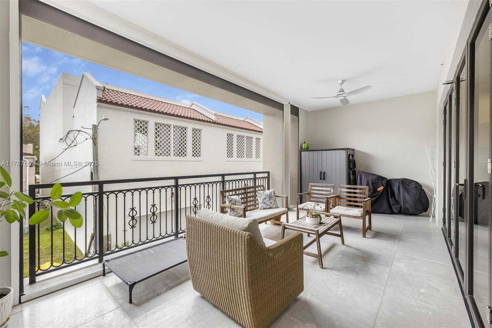 Small Image of 718 VALENCIA AVE #206, Coral Gables Number 52