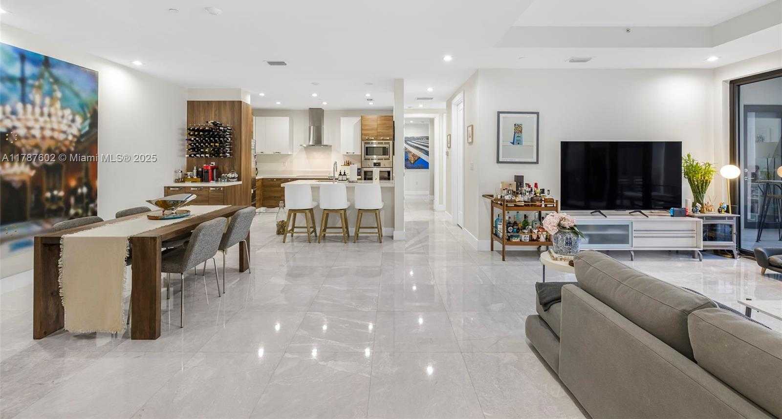 Small Image of 718 VALENCIA AVE #206, Coral Gables Number 6