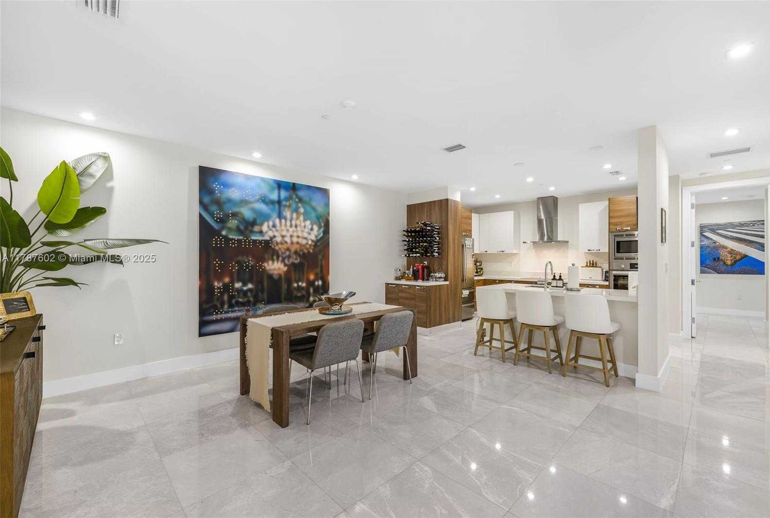Small Image of 718 VALENCIA AVE #206, Coral Gables Number 7