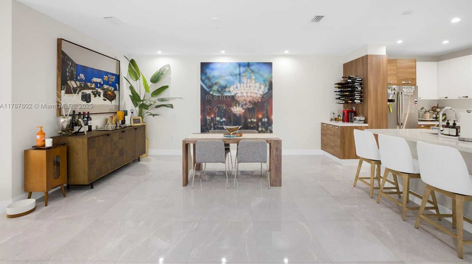 Small Image of 718 VALENCIA AVE #206, Coral Gables Number 8