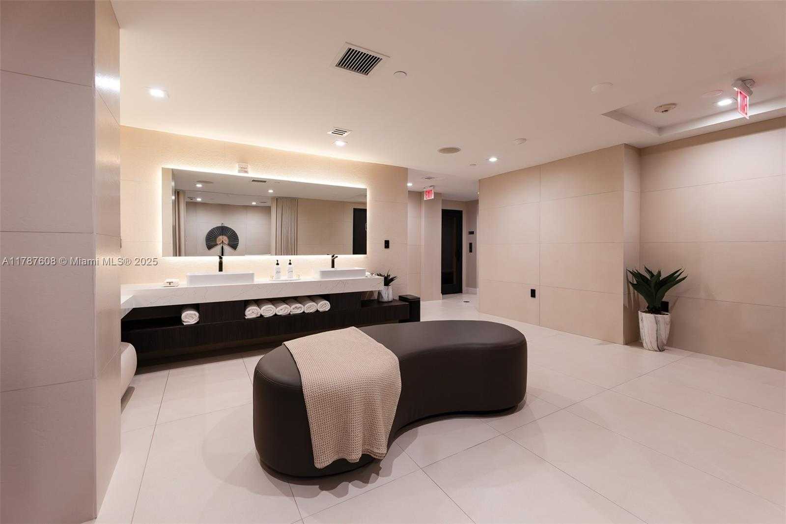 Small Image of 15901 COLLINS AVE #2502, Sunny Isles Beach Number 27