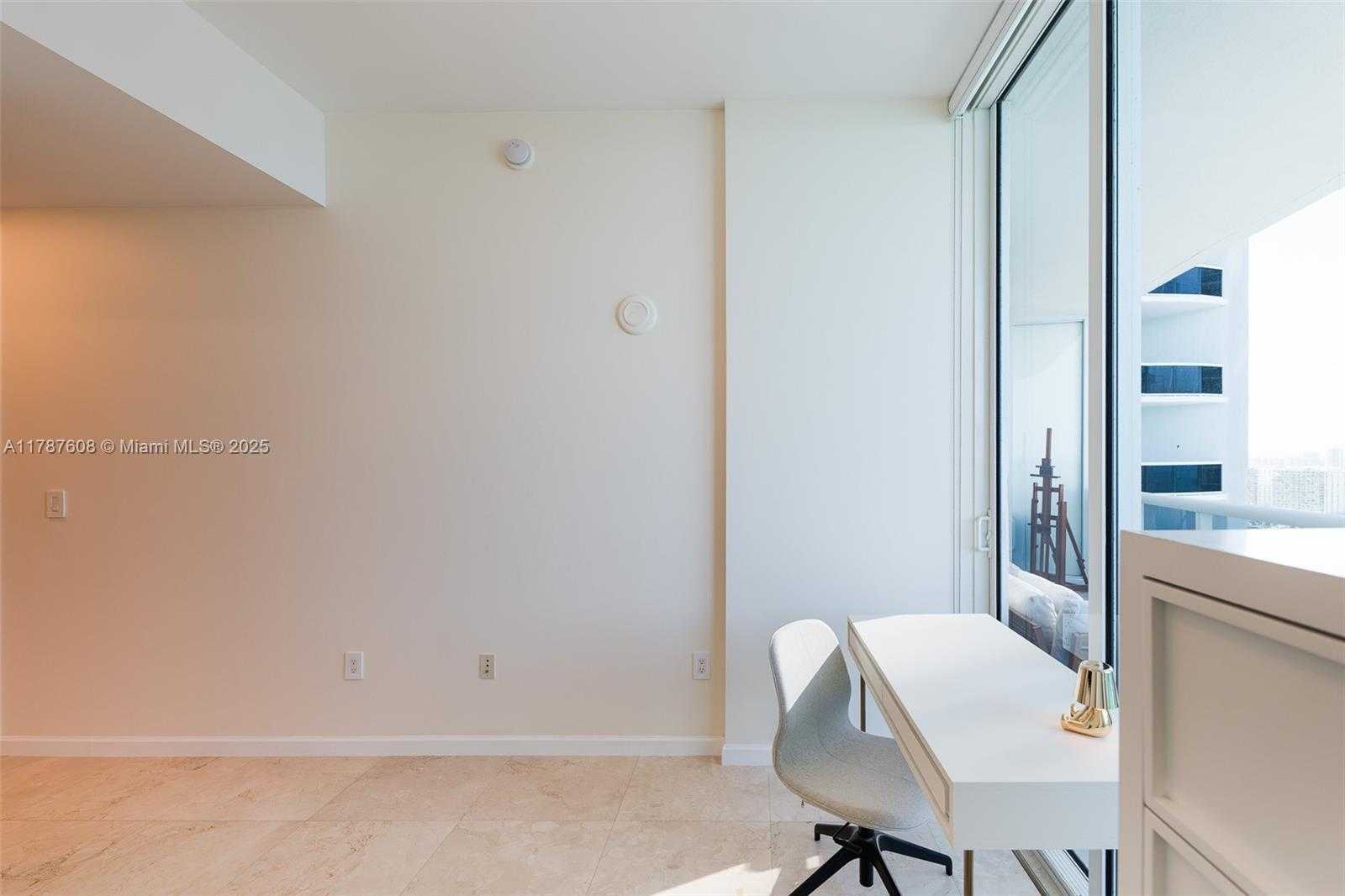 Small Image of 15901 COLLINS AVE #2502, Sunny Isles Beach Number 4