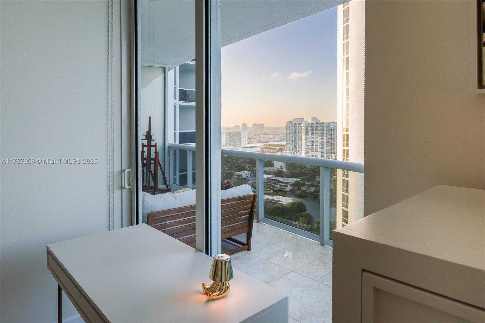 Small Image of 15901 COLLINS AVE #2502, Sunny Isles Beach Number 5