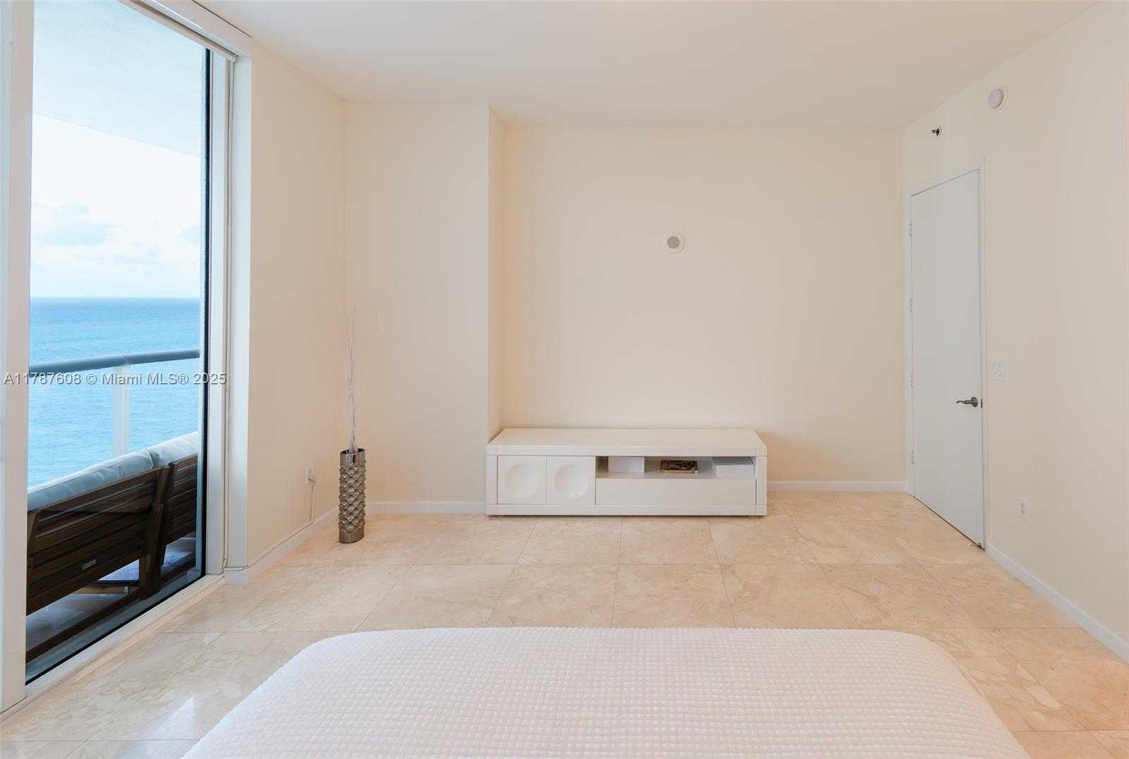 Small Image of 15901 COLLINS AVE #2502, Sunny Isles Beach Number 9
