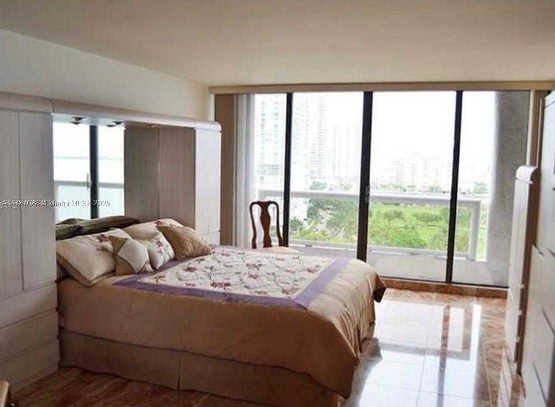 Small Image of 1717 NORTH BAYSHORE DR #A-1734, Miami Number 14