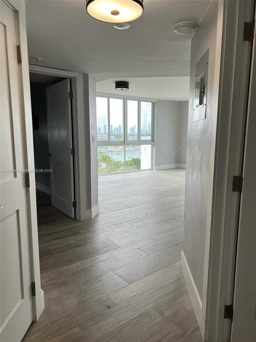 Small Image of 1688 WEST AVE #901, Miami Beach Number 10