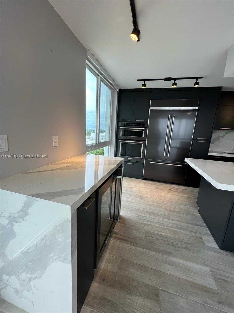 Small Image of 1688 WEST AVE #901, Miami Beach Number 18