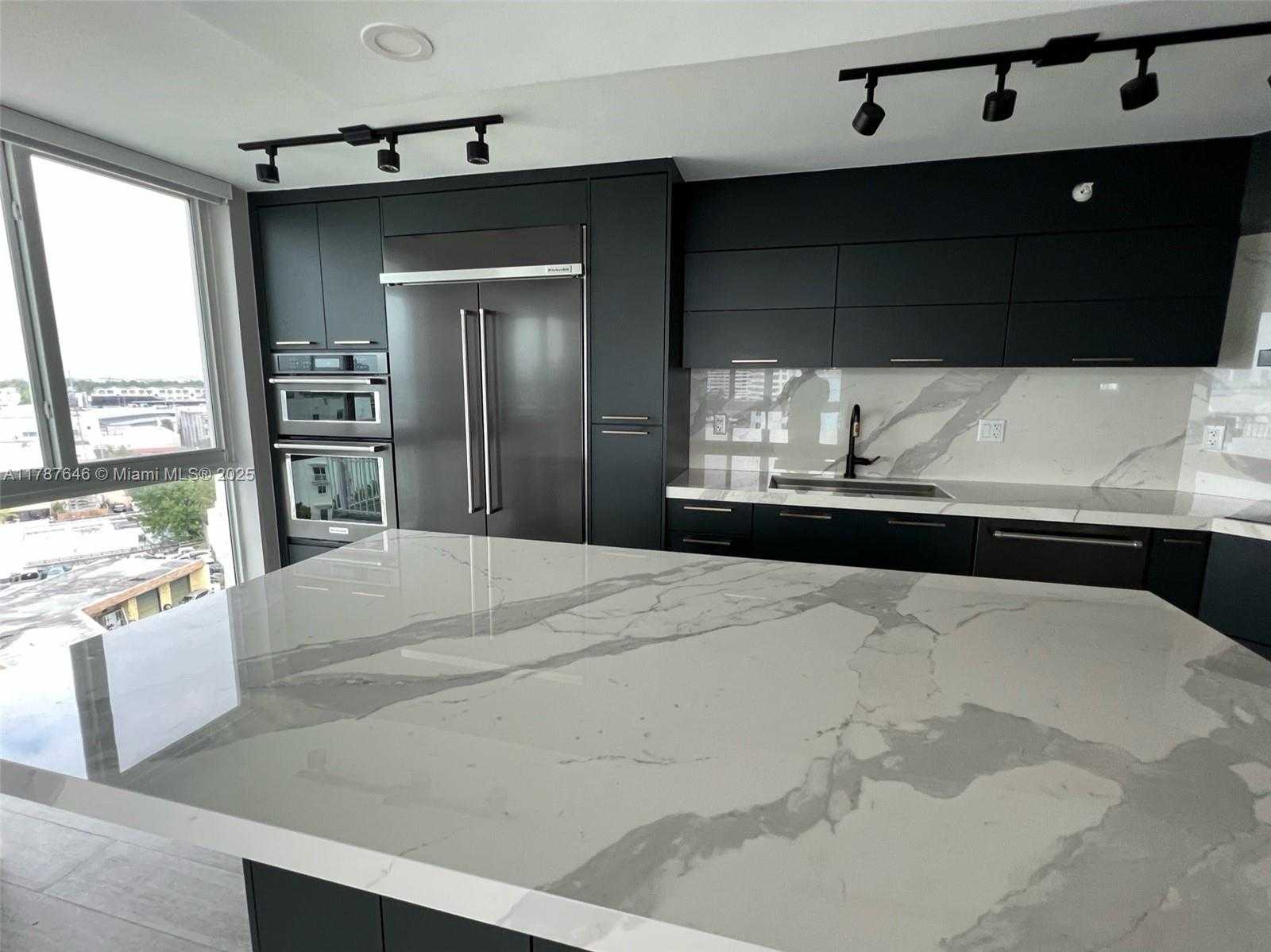 Small Image of 1688 WEST AVE #901, Miami Beach Number 2
