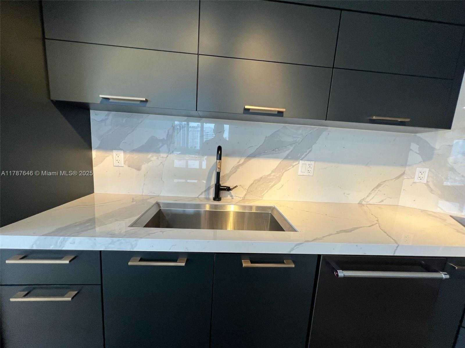 Small Image of 1688 WEST AVE #901, Miami Beach Number 20