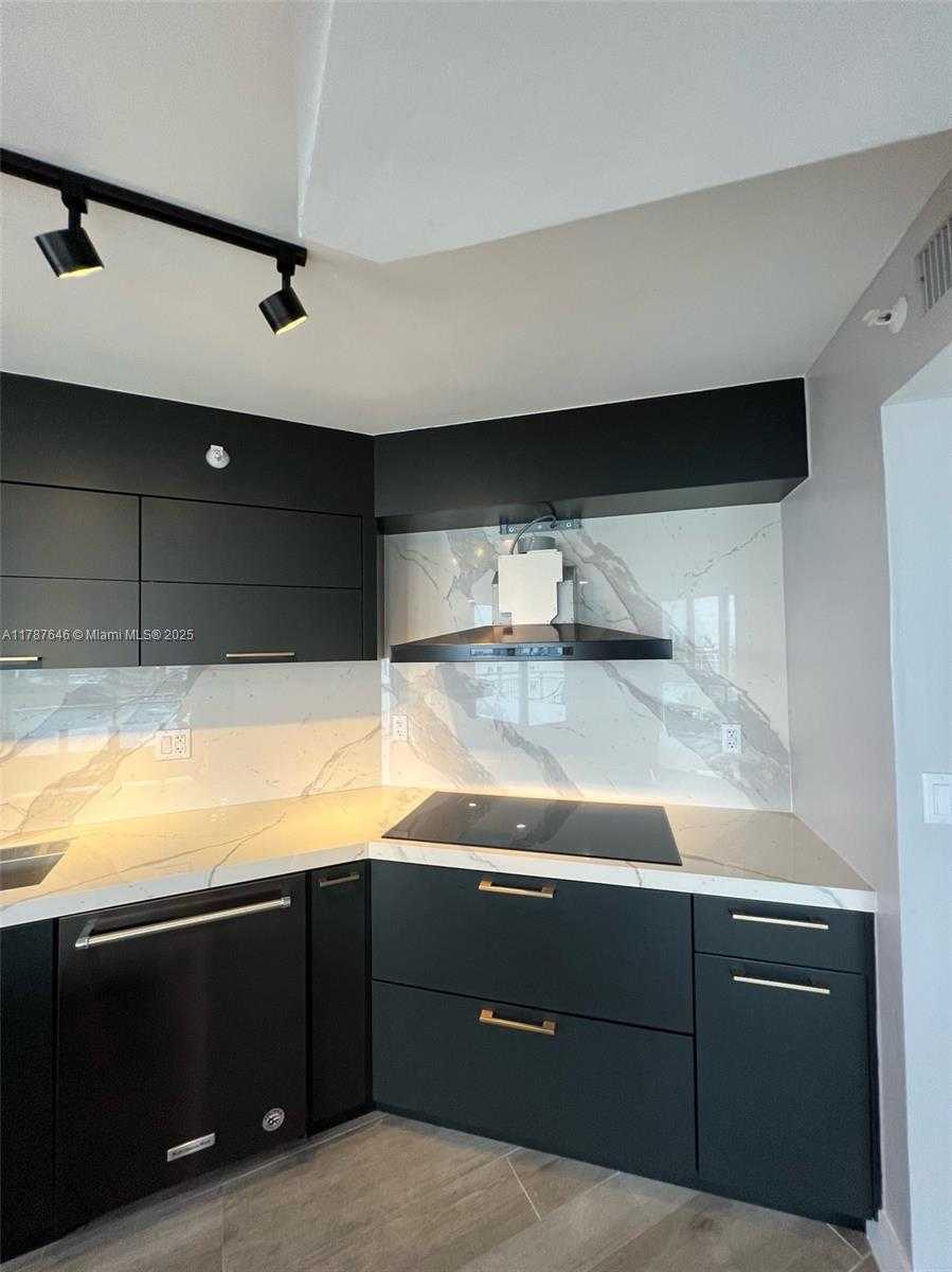 Small Image of 1688 WEST AVE #901, Miami Beach Number 21