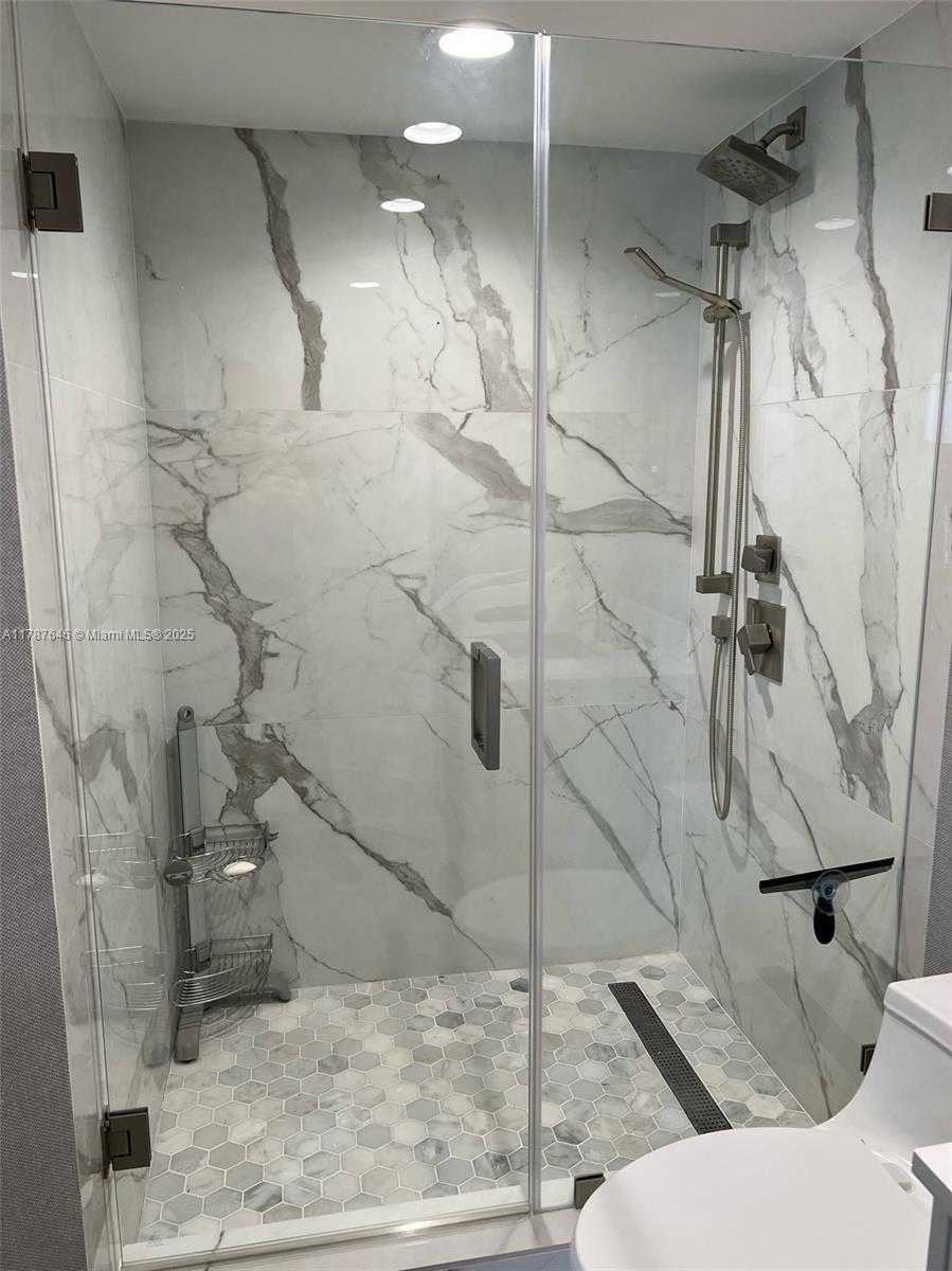 Small Image of 1688 WEST AVE #901, Miami Beach Number 26