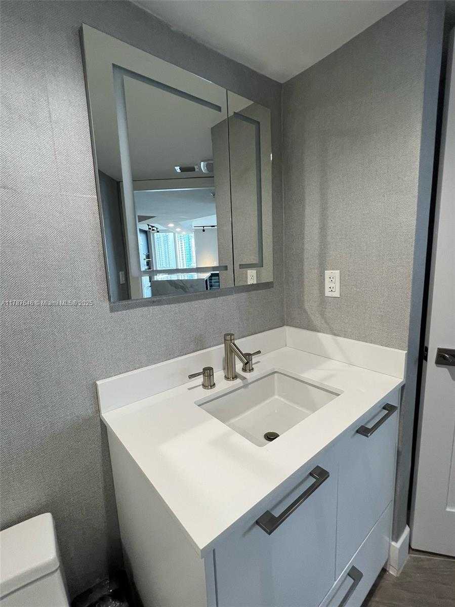 Small Image of 1688 WEST AVE #901, Miami Beach Number 27