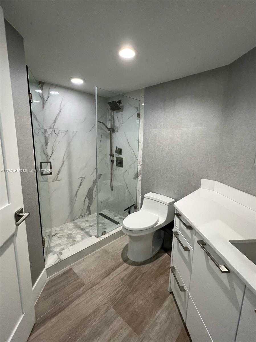 Small Image of 1688 WEST AVE #901, Miami Beach Number 28