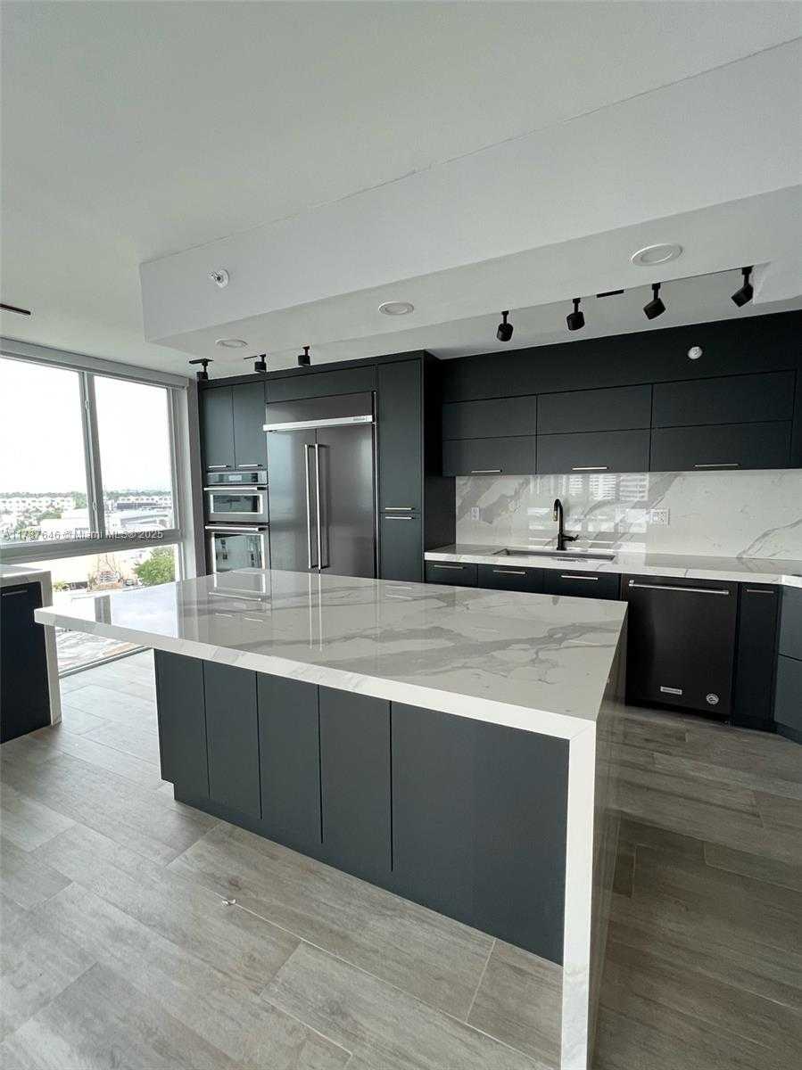 Small Image of 1688 WEST AVE #901, Miami Beach Number 3