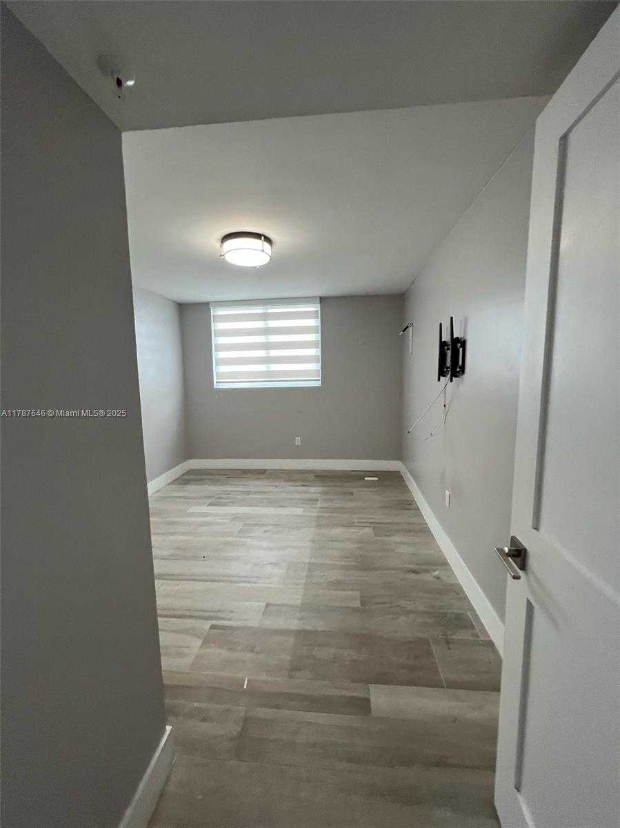 Small Image of 1688 WEST AVE #901, Miami Beach Number 33