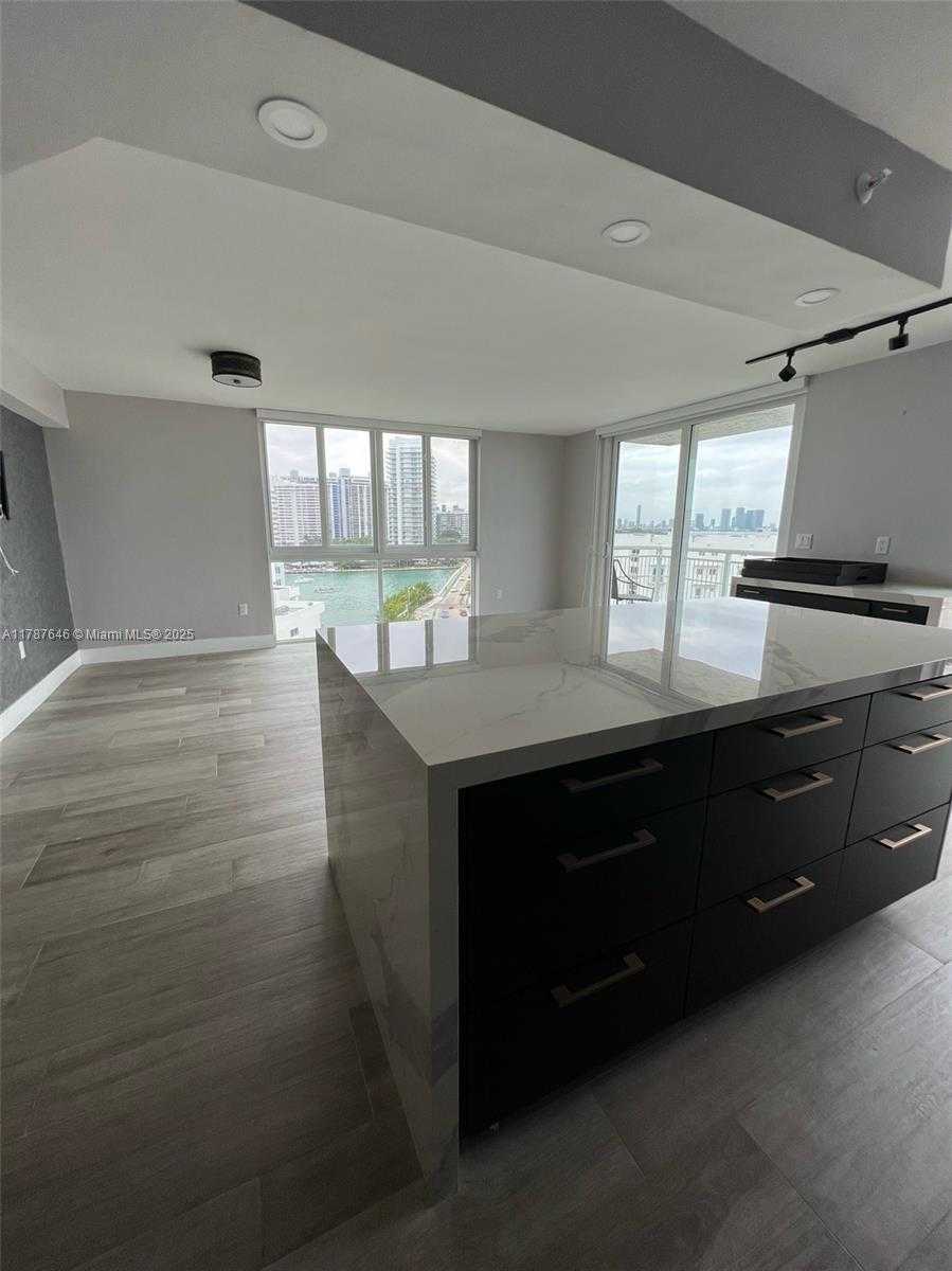 Small Image of 1688 WEST AVE #901, Miami Beach Number 5