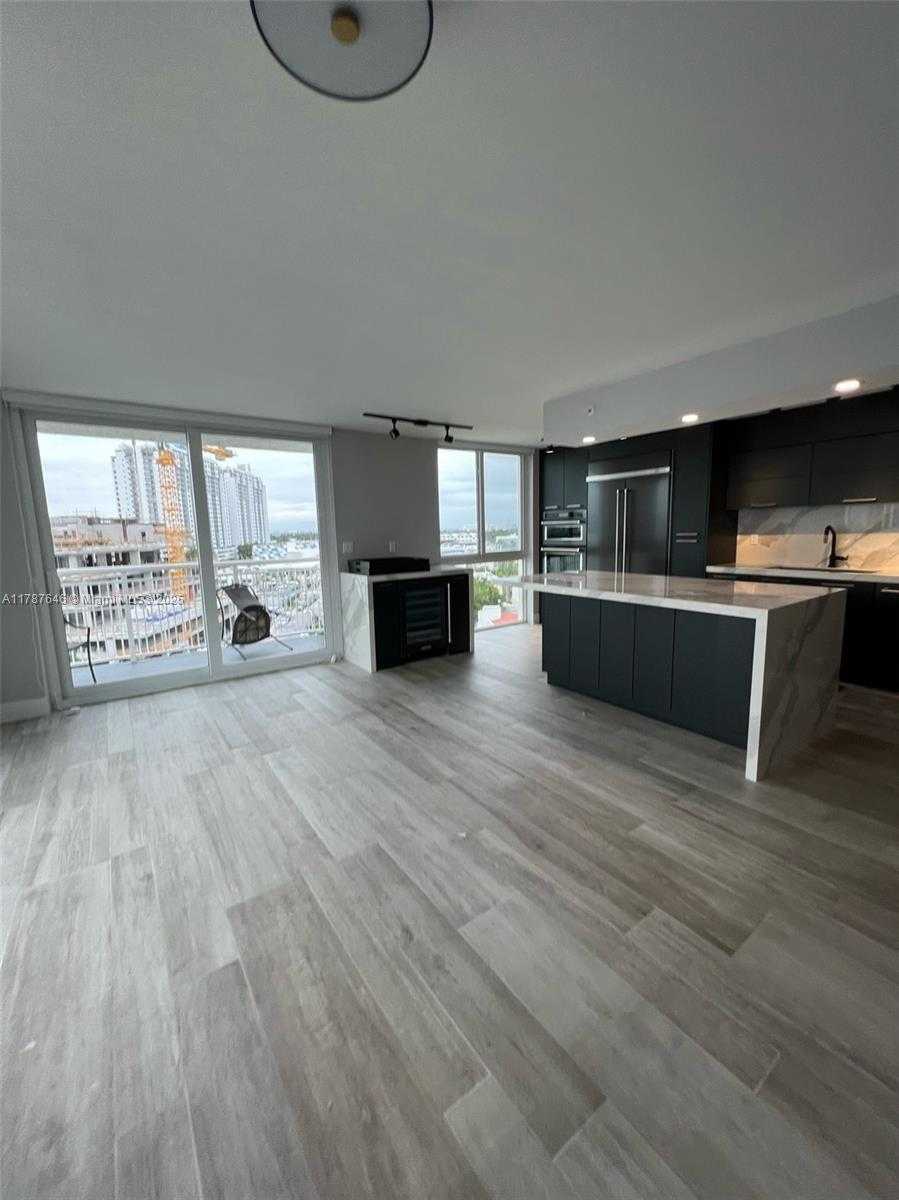 Small Image of 1688 WEST AVE #901, Miami Beach Number 6