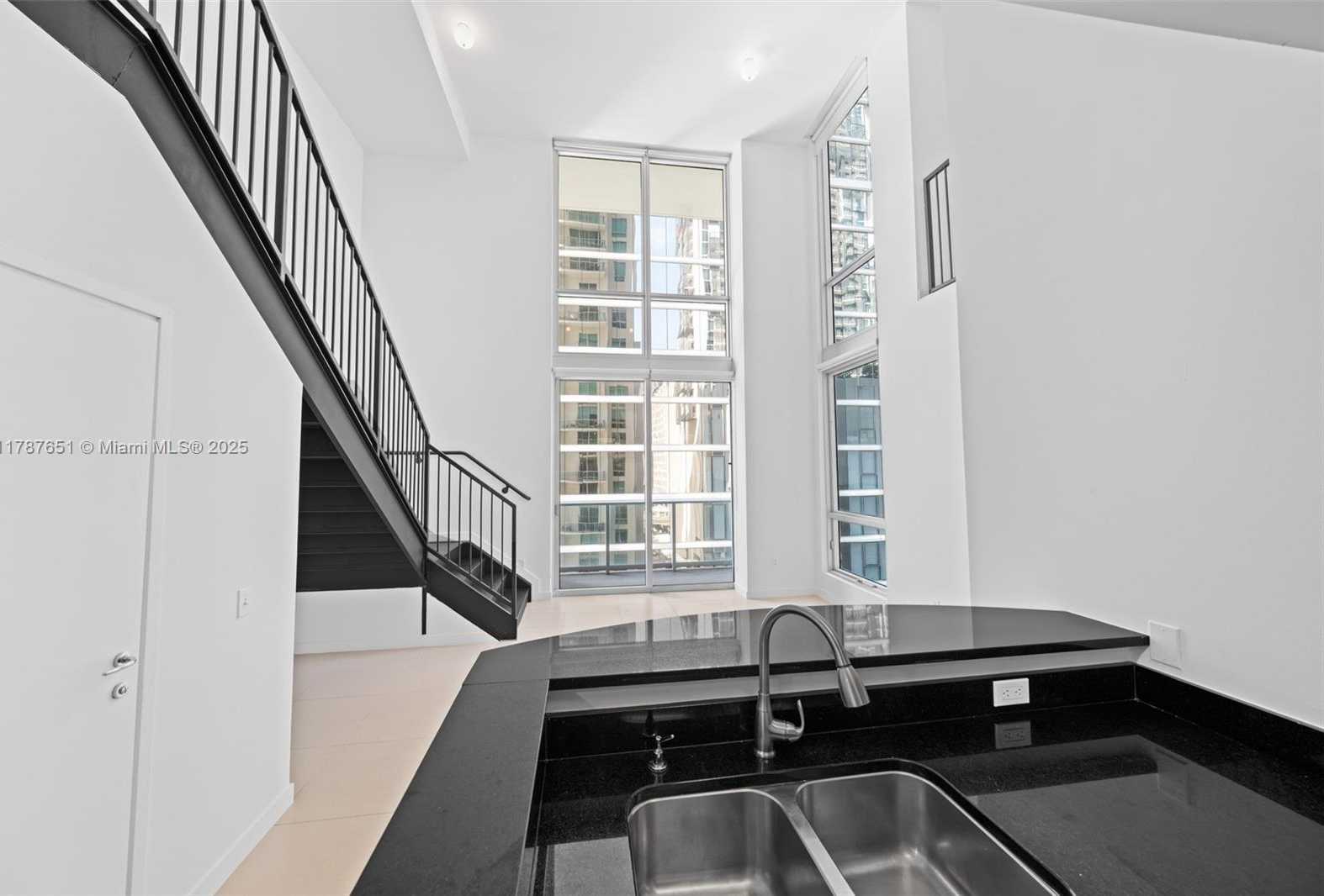 Small Image of 300 SOUTH BISCAYNE BLVD #L-802, Miami Number 12