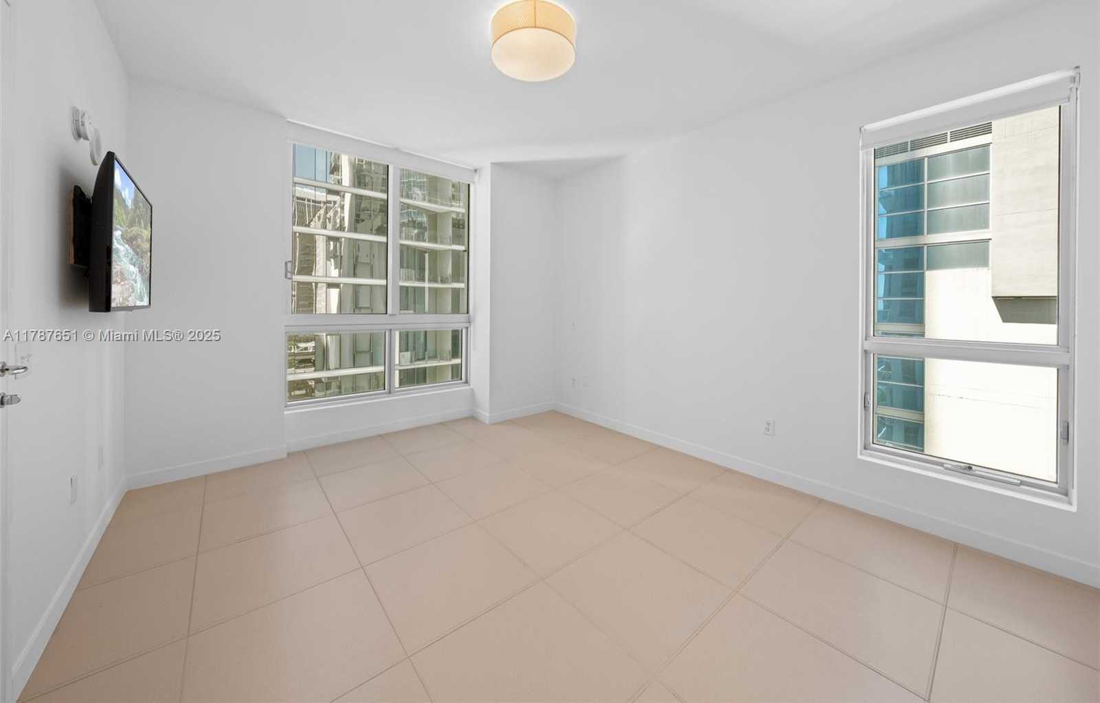 Small Image of 300 SOUTH BISCAYNE BLVD #L-802, Miami Number 17