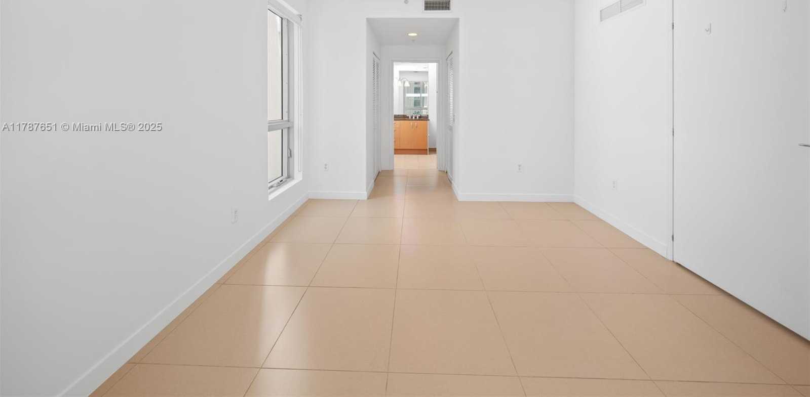 Small Image of 300 SOUTH BISCAYNE BLVD #L-802, Miami Number 18