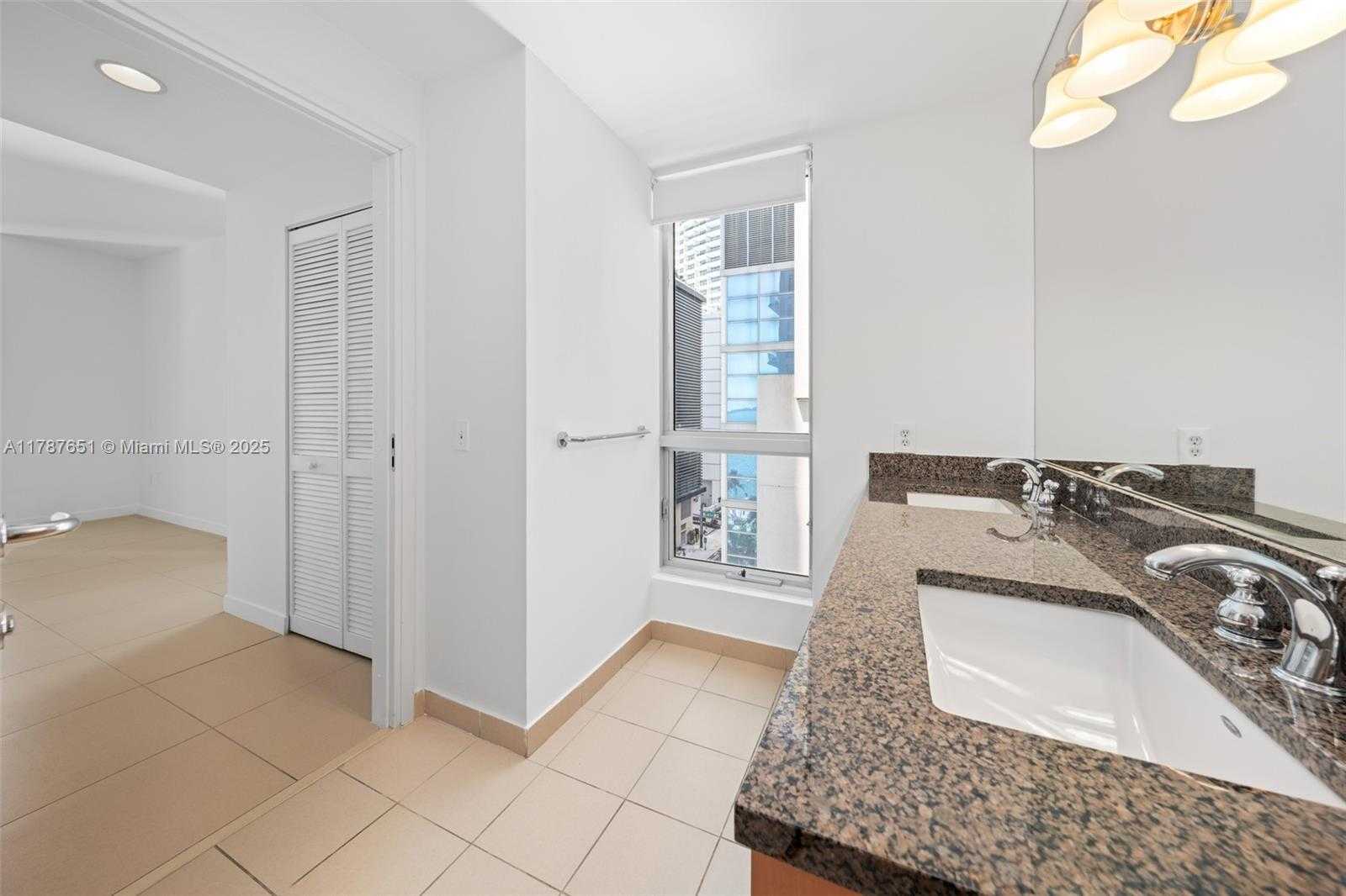 Small Image of 300 SOUTH BISCAYNE BLVD #L-802, Miami Number 20