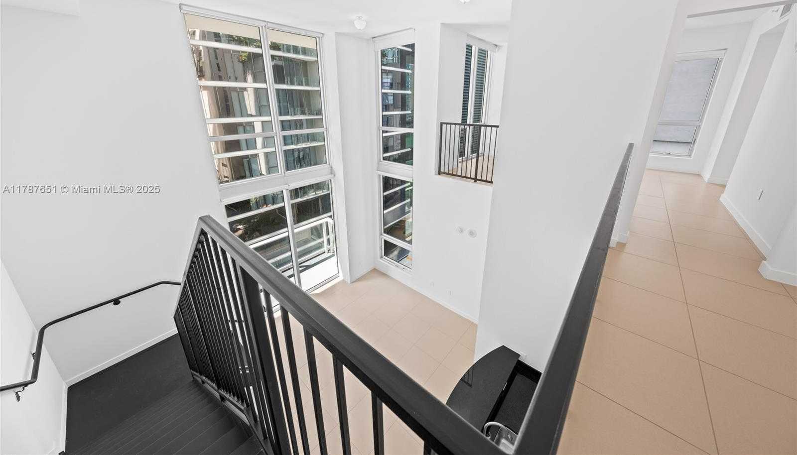 Small Image of 300 SOUTH BISCAYNE BLVD #L-802, Miami Number 23