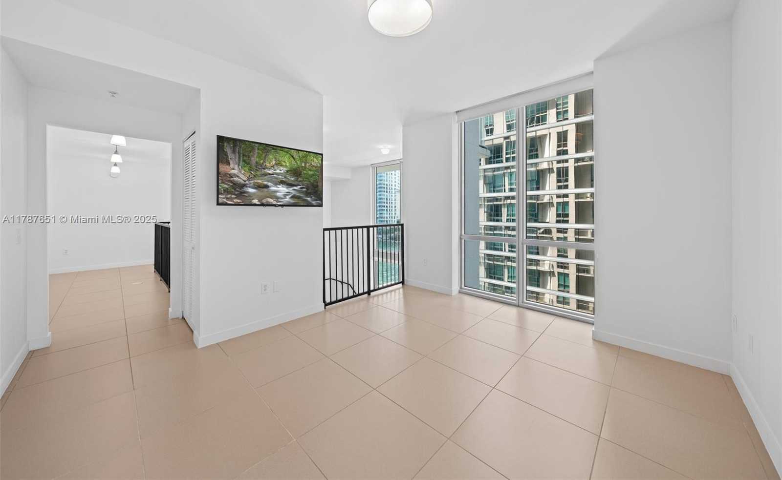 Small Image of 300 SOUTH BISCAYNE BLVD #L-802, Miami Number 25