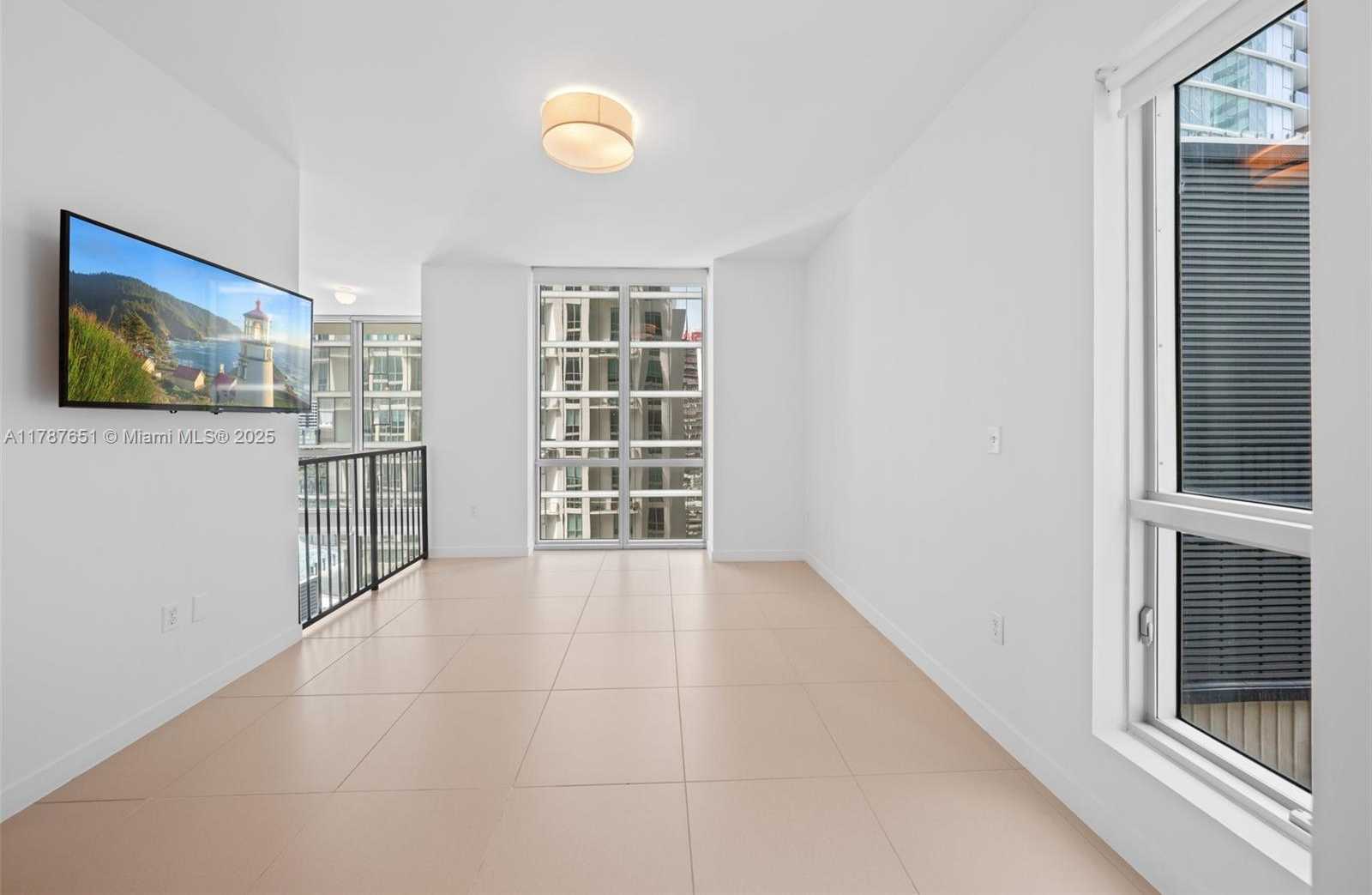 Small Image of 300 SOUTH BISCAYNE BLVD #L-802, Miami Number 27