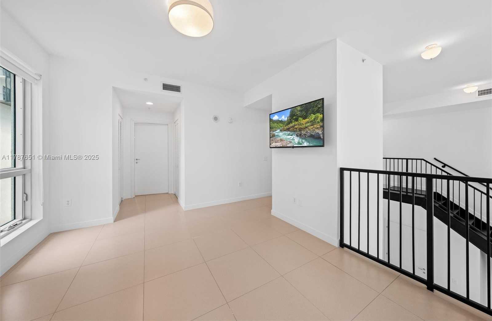 Small Image of 300 SOUTH BISCAYNE BLVD #L-802, Miami Number 28