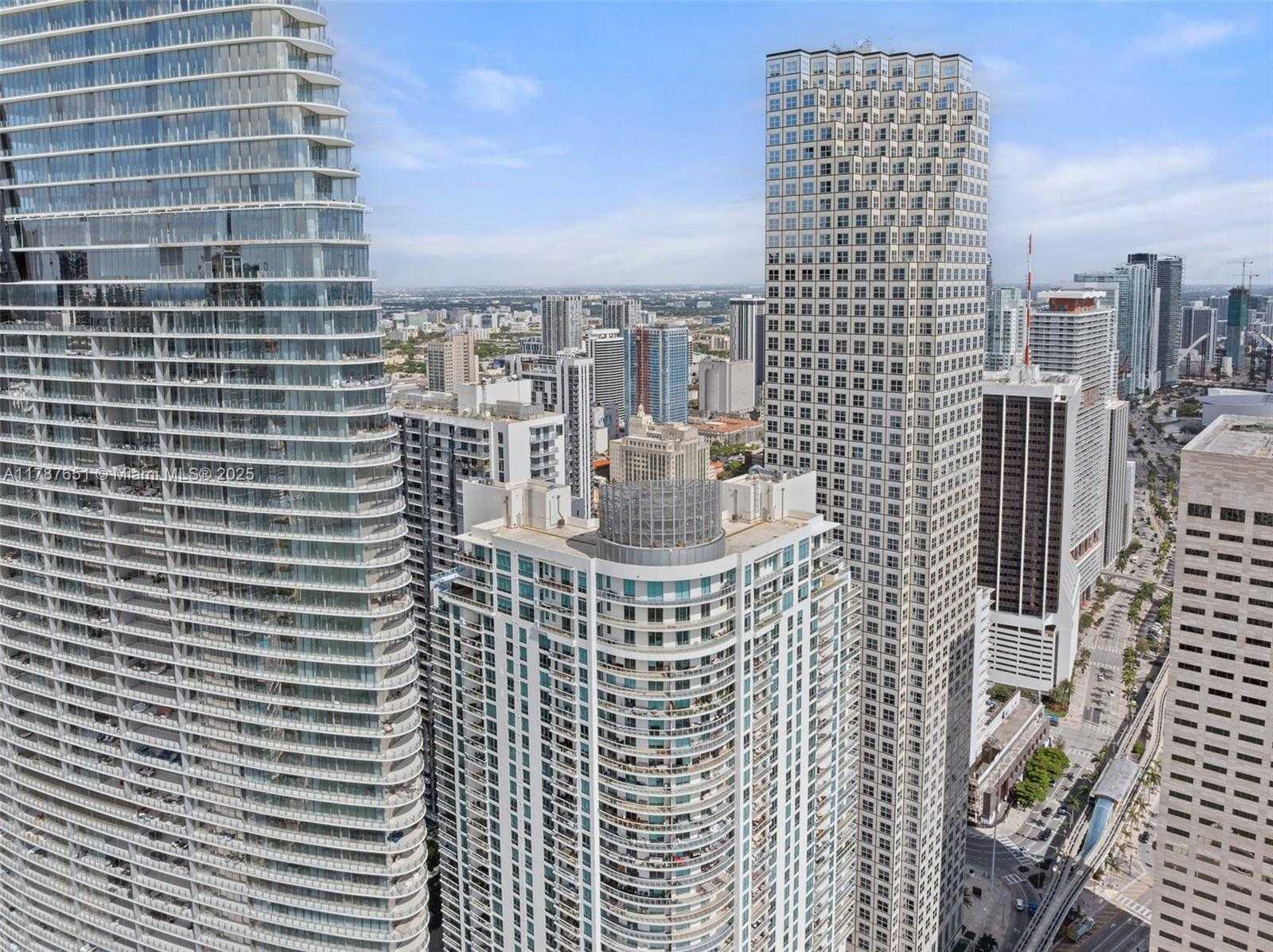 Small Image of 300 SOUTH BISCAYNE BLVD #L-802, Miami Number 4