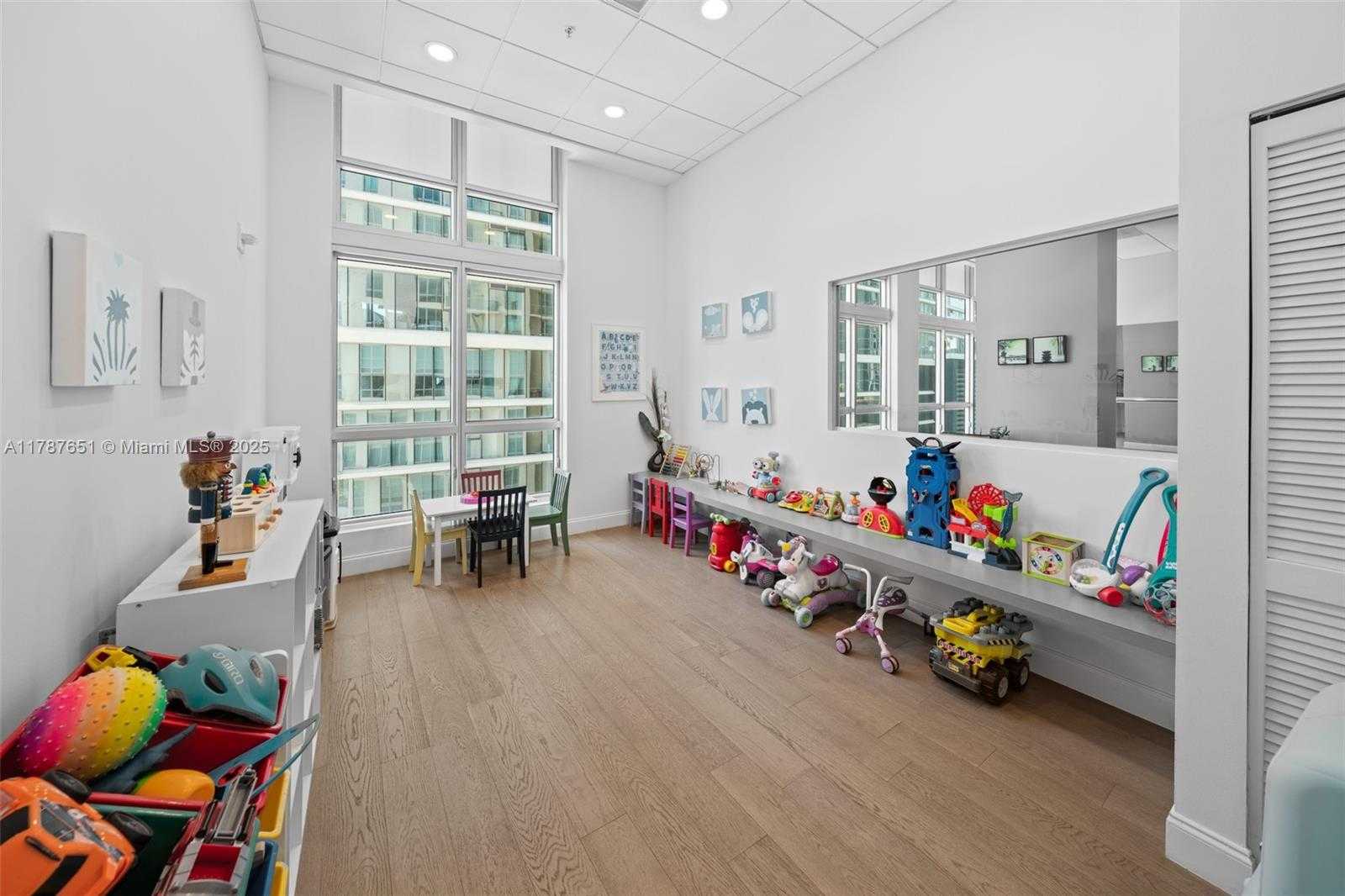 Small Image of 300 SOUTH BISCAYNE BLVD #L-802, Miami Number 48