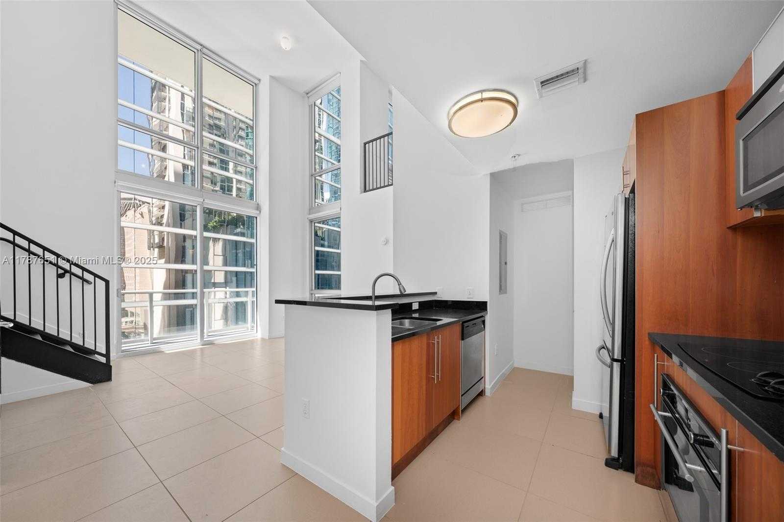 Small Image of 300 SOUTH BISCAYNE BLVD #L-802, Miami Number 8