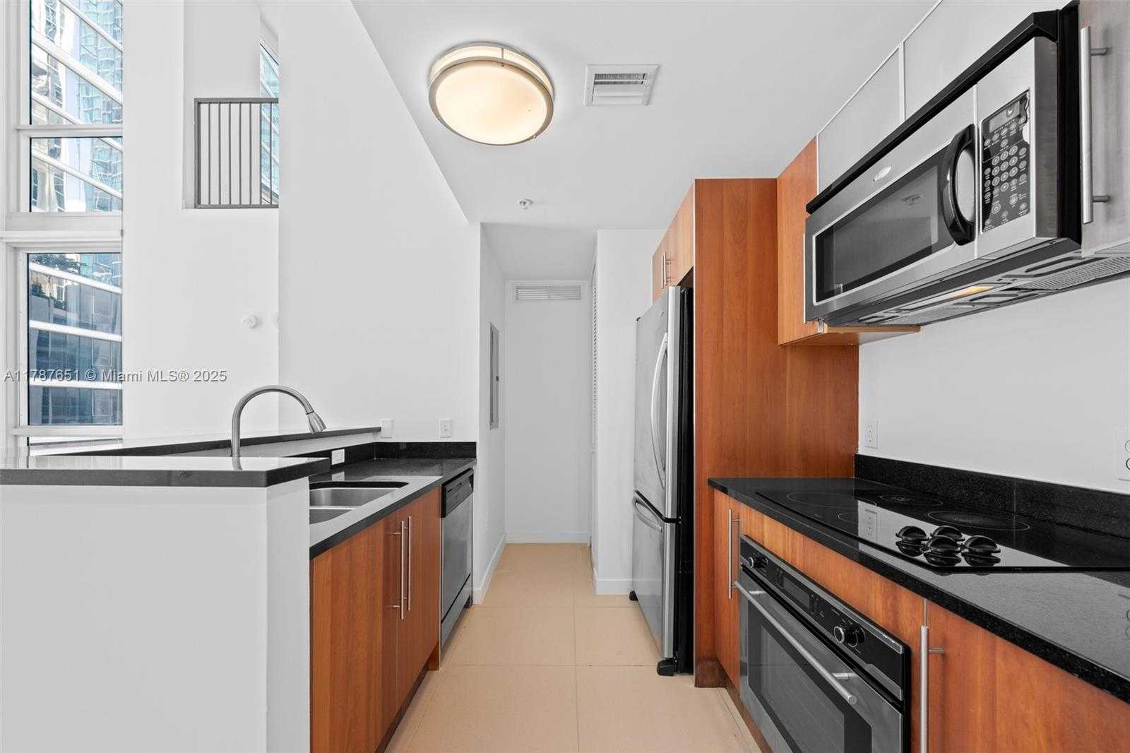 Small Image of 300 SOUTH BISCAYNE BLVD #L-802, Miami Number 9