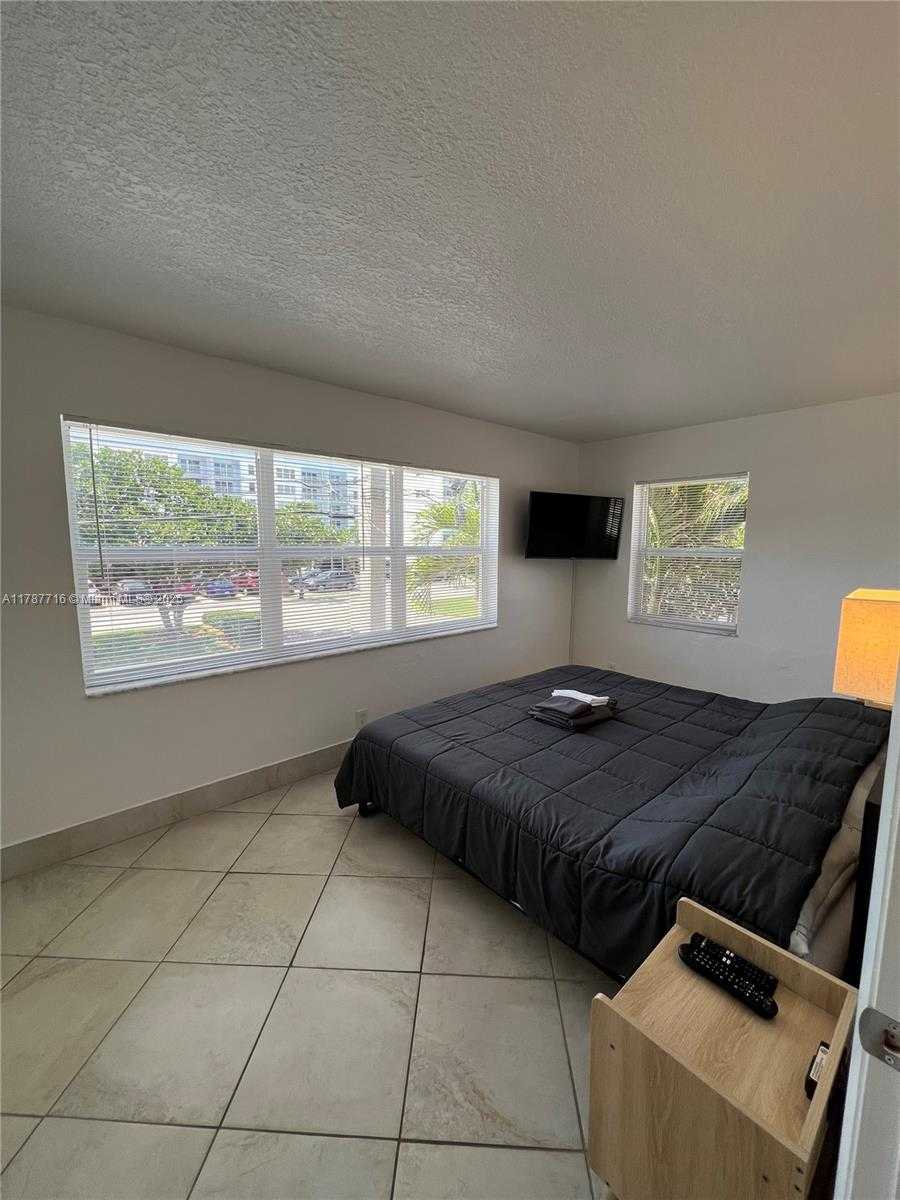Small Image of 4520 EL MAR DR #16, Lauderdale By The Sea Number 14