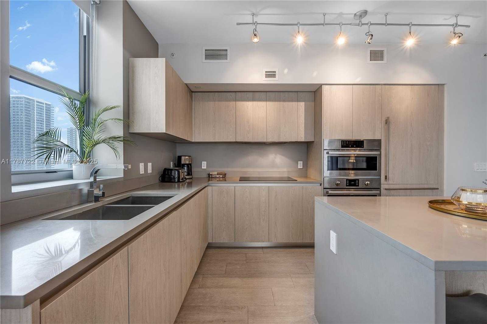 Small Image of 4010 SOUTH OCEAN DR #R2501, Hollywood Number 9