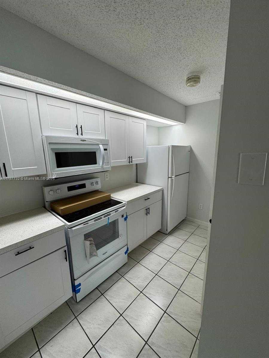 Small Image of 18880 NORTH WEST 57TH AVE #306, Hialeah Number 7