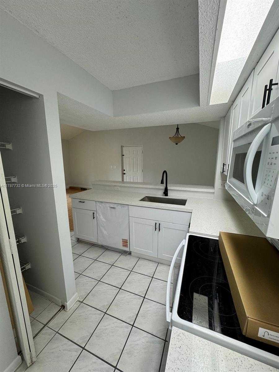 Small Image of 18880 NORTH WEST 57TH AVE #306, Hialeah Number 8