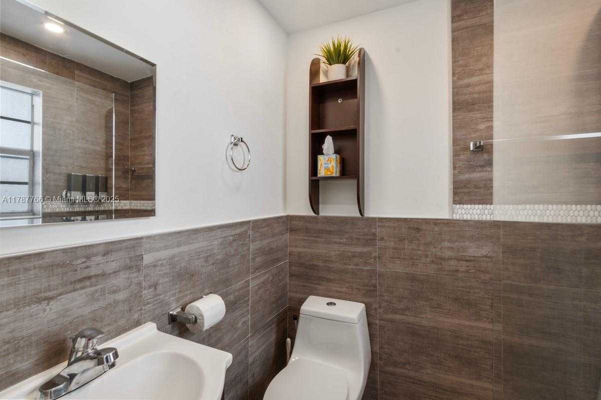 Small Image of 335 OCEAN DR #122, Miami Beach Number 10