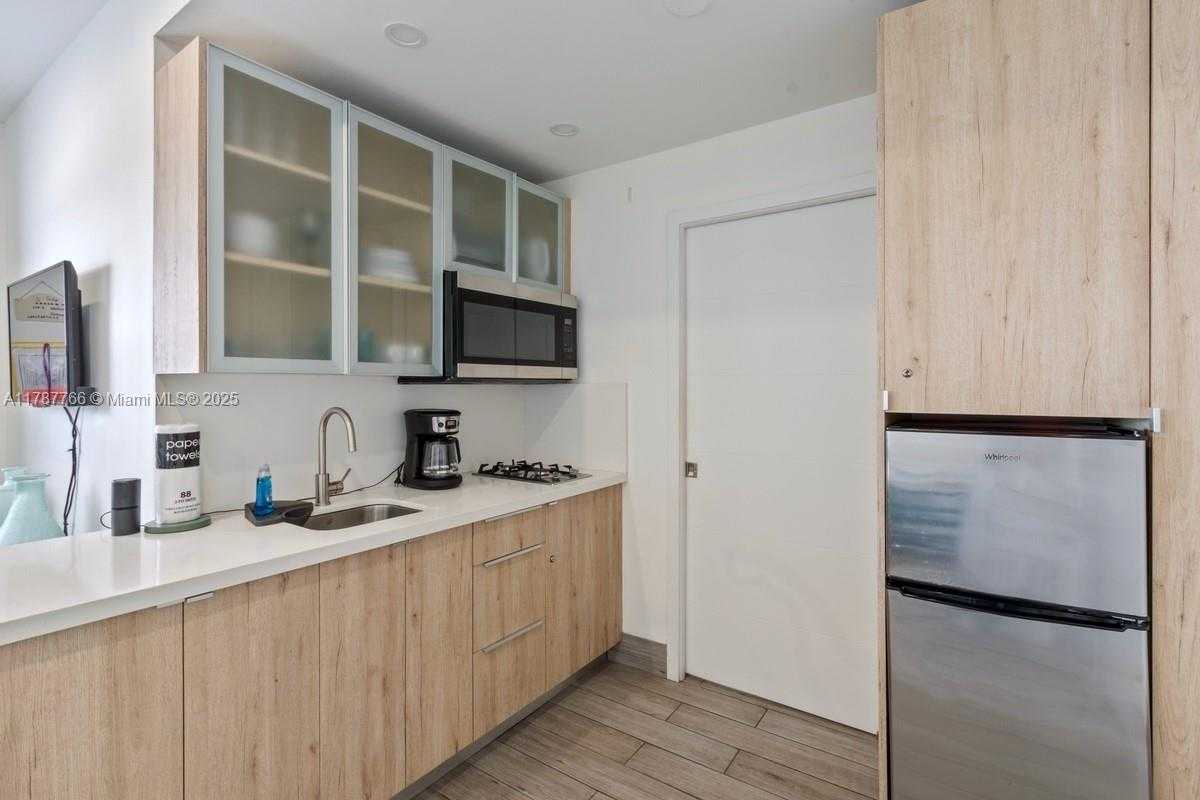 Small Image of 335 OCEAN DR #122, Miami Beach Number 6