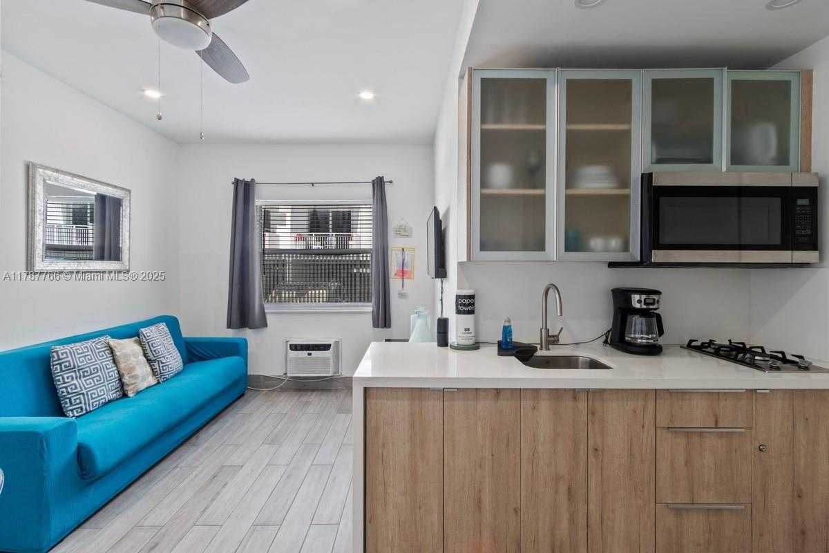 Small Image of 335 OCEAN DR #122, Miami Beach Number 7