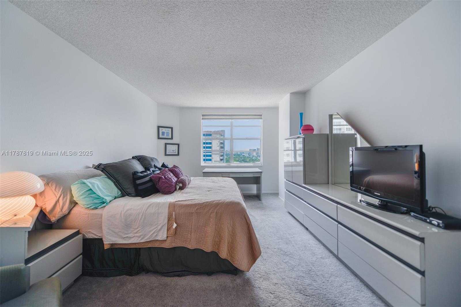 Small Image of 1980 SOUTH OCEAN DR #18Q, Hallandale Beach Number 26