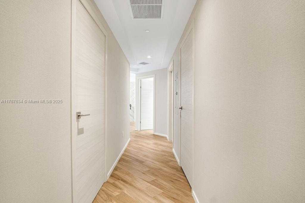 Small Image of 801 SOUTH MIAMI AVE #1805, Miami Number 4